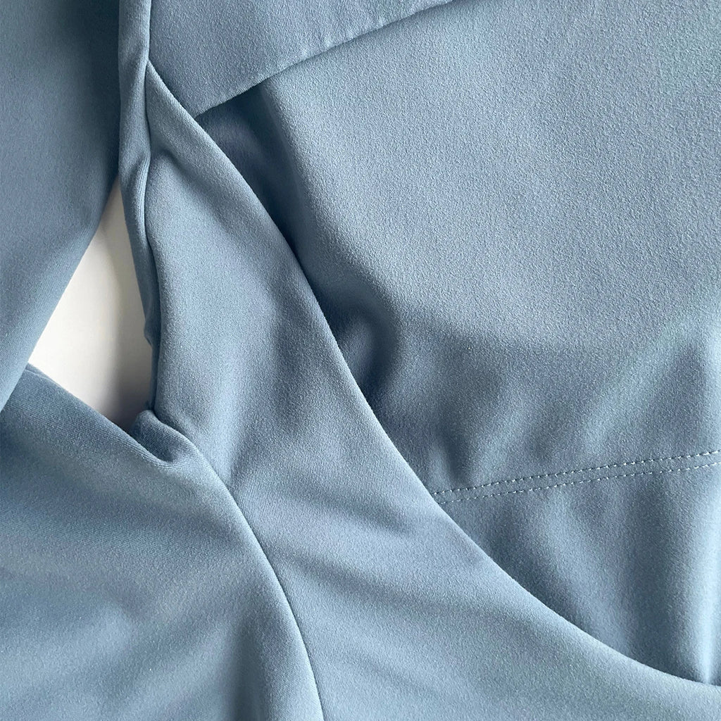 Long-sleeved yoga top - breathable and comfortable