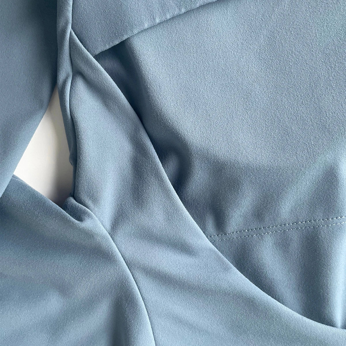 Long-sleeved yoga top - breathable and comfortable
