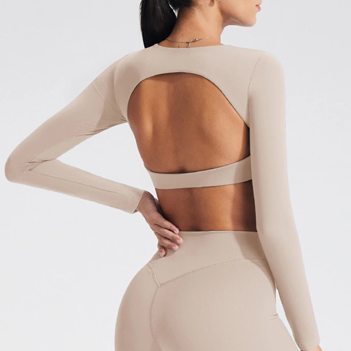 Long-sleeved yoga top - breathable and comfortable