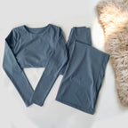 Long-sleeved yoga top - breathable and comfortable