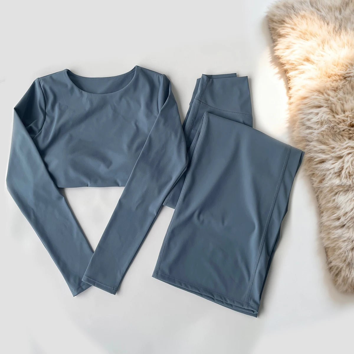 Long-sleeved yoga top - breathable and comfortable